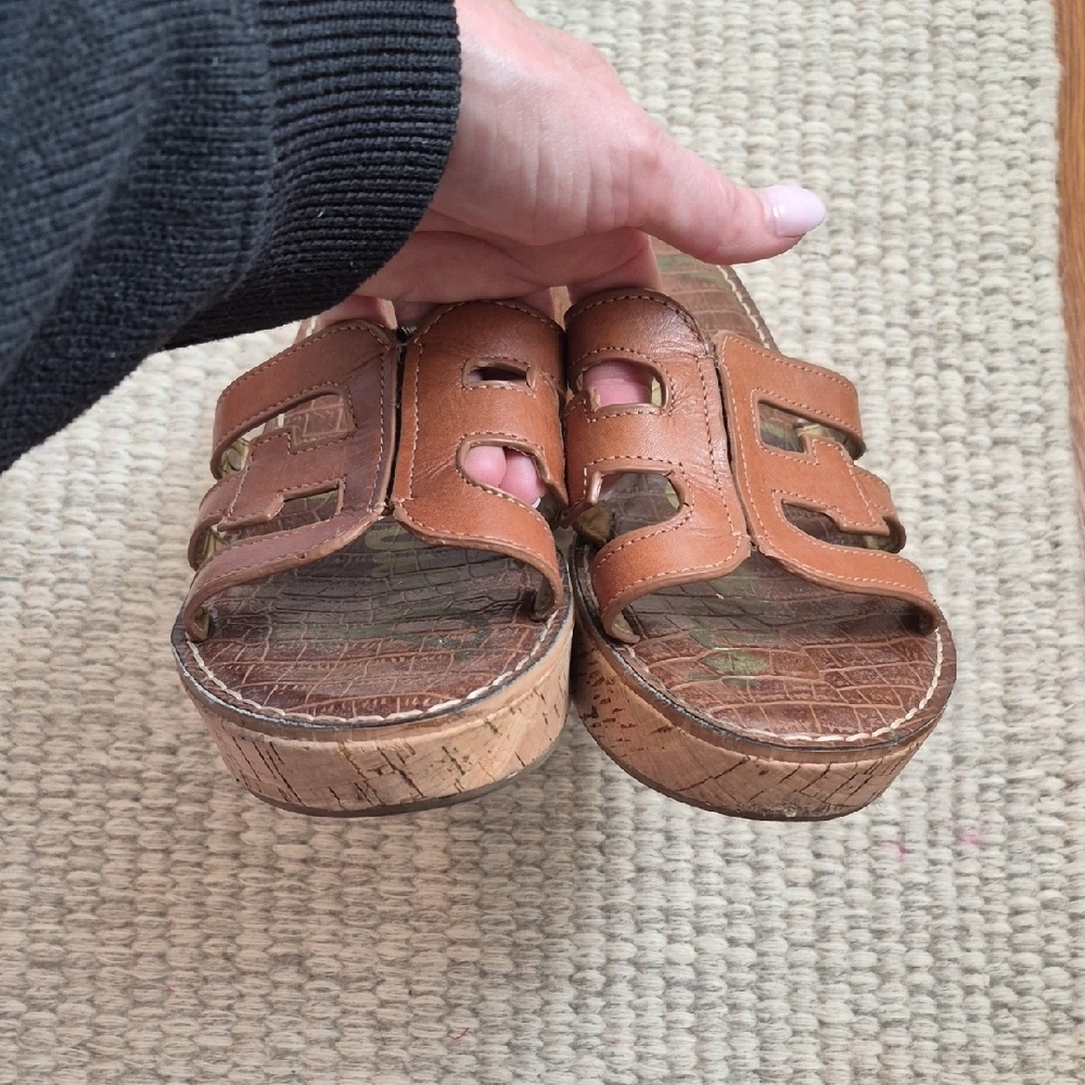 Sam Edelman Tan Croc-Embossed Slides - Picture 4 of 6